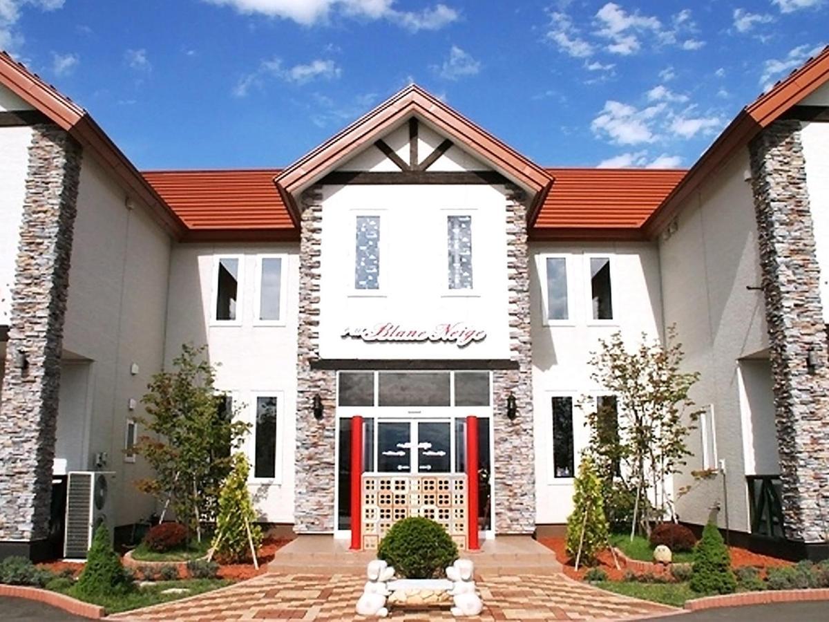 Petit Hotel Blaneneige Nakafurano Екстер'єр фото