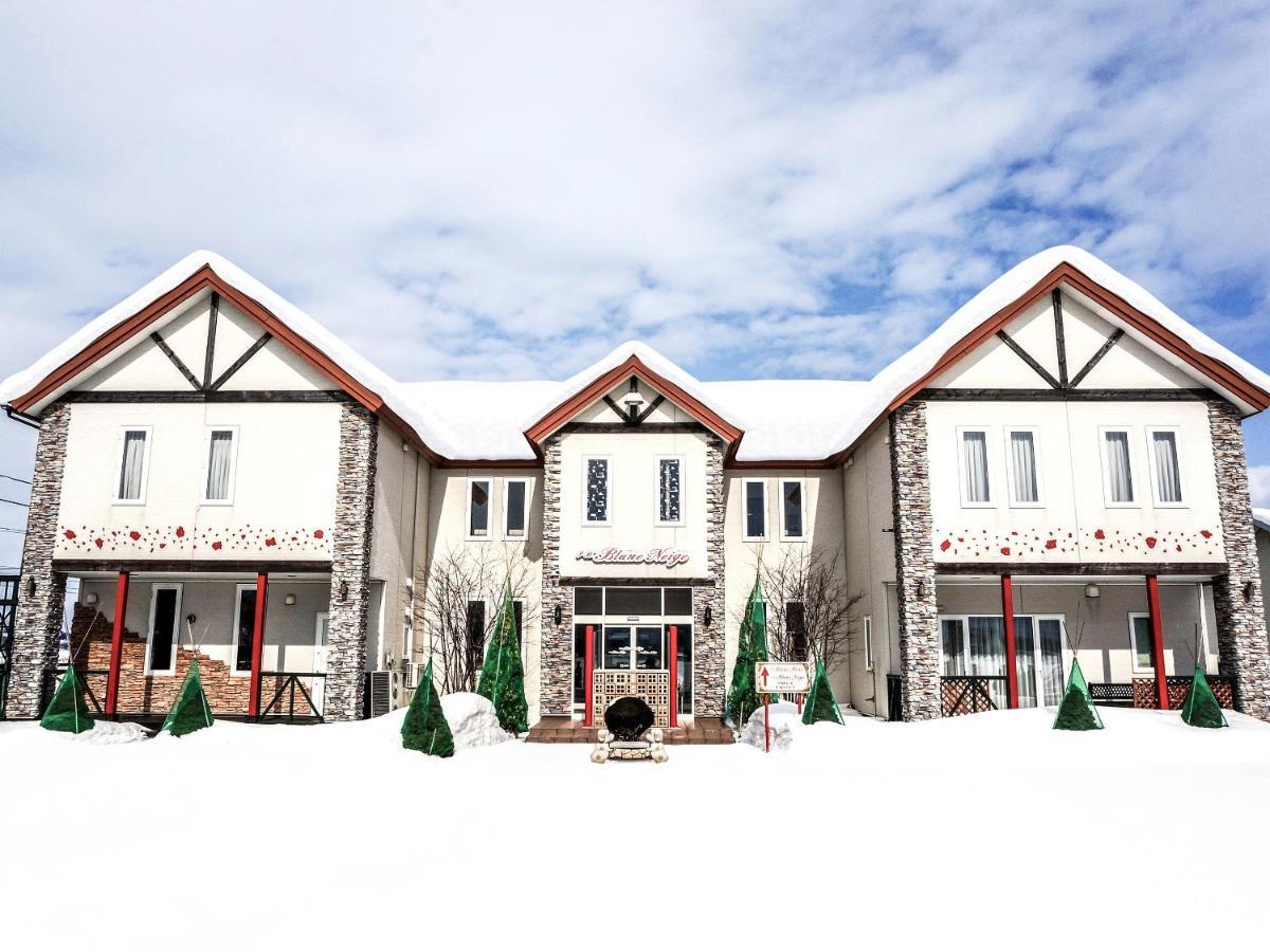 Petit Hotel Blaneneige Nakafurano Екстер'єр фото
