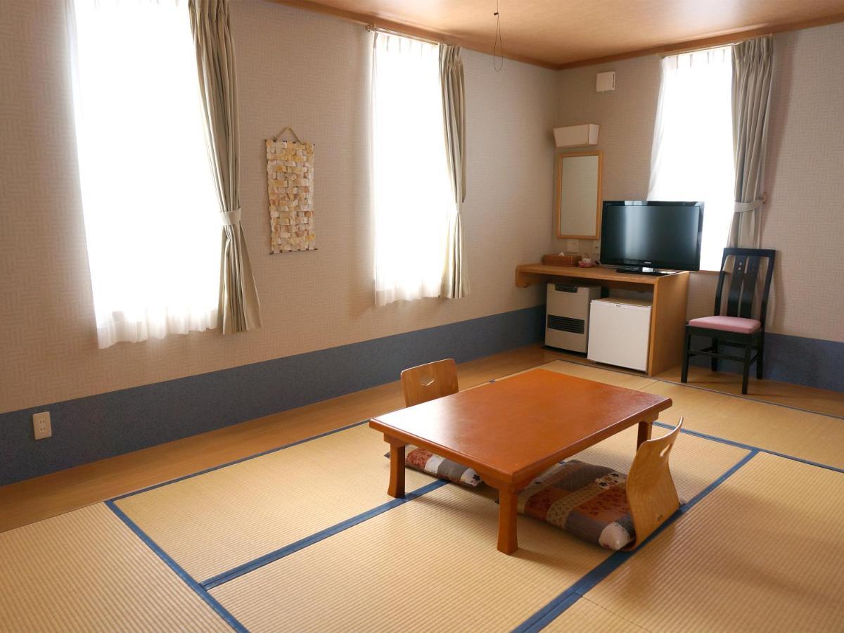 Petit Hotel Blaneneige Nakafurano Екстер'єр фото