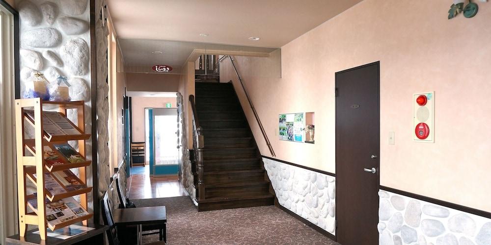 Petit Hotel Blaneneige Nakafurano Екстер'єр фото