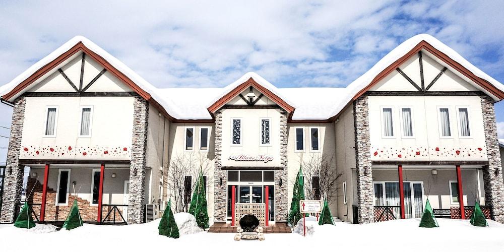 Petit Hotel Blaneneige Nakafurano Екстер'єр фото